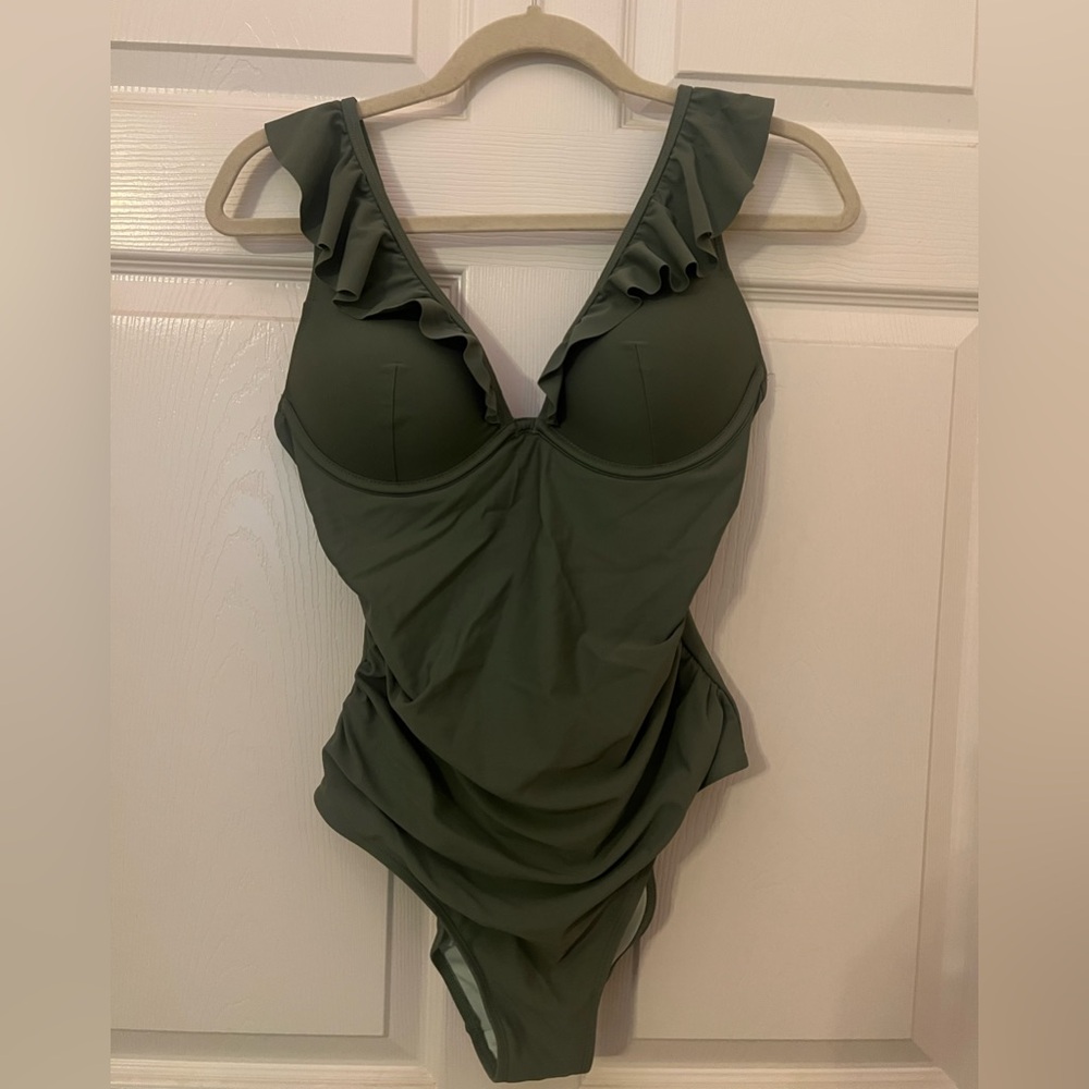 NWT Bust Enhancing Cupshe Swimsuit!